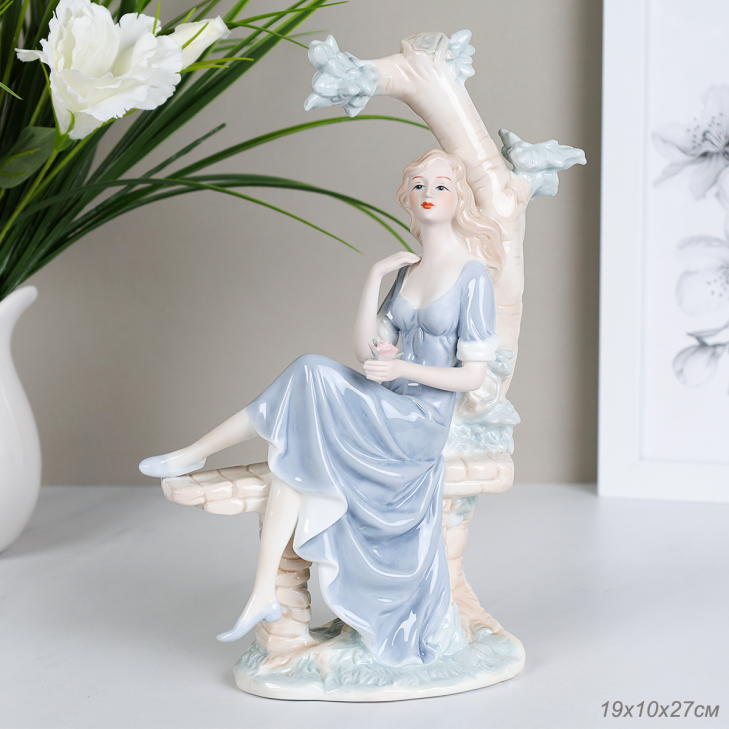 Статуэтка Дама 27 см / HP062 /уп 24/