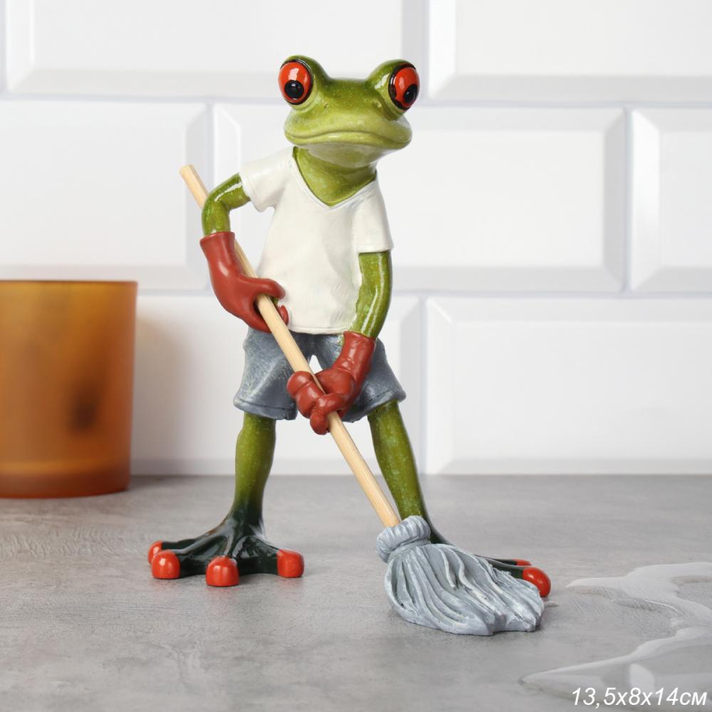 Фигурка Лягушка с шваброй 14 см / YX39016 /уп 24/