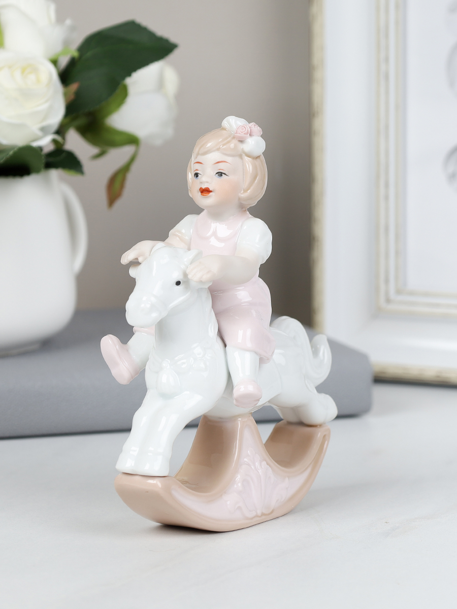 Фигурка Девочка на лошадке 13 см / HP3265 /уп 60/