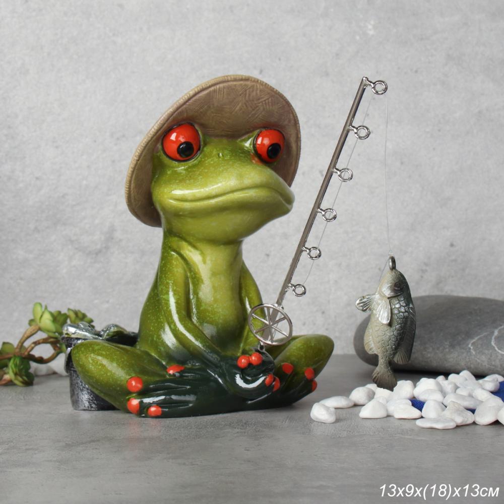 Фигурка Лягушка Рыбак 13 см / YX39035 /уп 16/