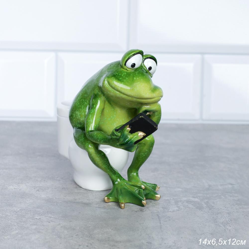 Фигурка Лягушка на унитазе с телефоном в руках 12 см / YX69069 /уп 24/