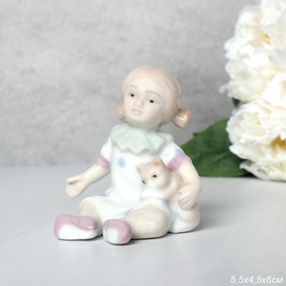 Статуэтка Девочка с котенком 6 см / HP804 /уп 144/
