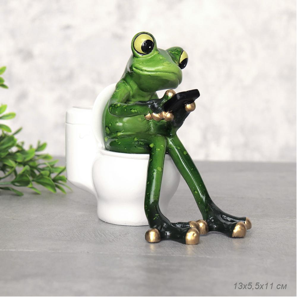 Фигурка Лягушка на унитазе с телефоном в руках 11 см / YX6025DH /уп 36/