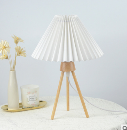 Настольный светильник. Белый абажюр (E27)